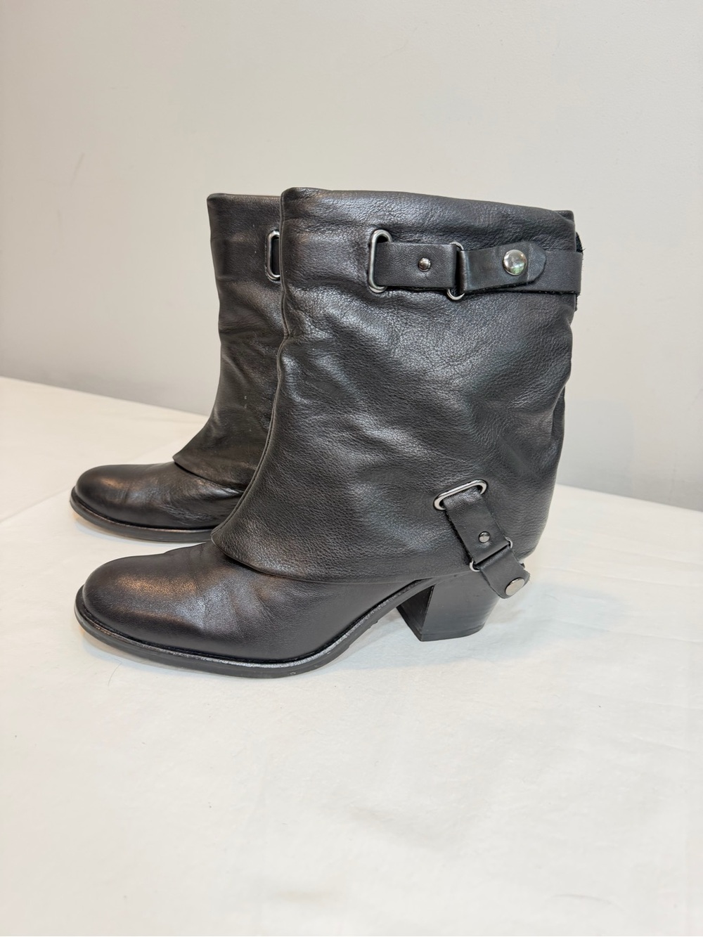 Matisse Amigo black leather slouchy cuffed mid-calf boots size 8